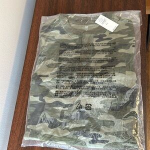 Boys GAP camo Henley size S (6-7)